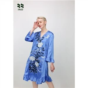 لباس ظریف توری و گلدوزی گل زنانه